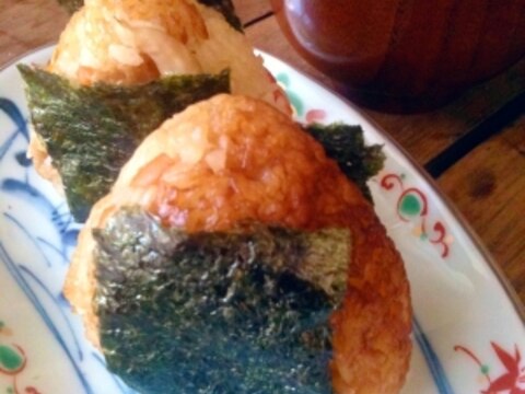 炊き込みご飯の残りで焼きおにぎり